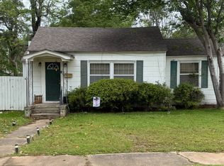 208 E 15th St, Hope, AR 71801