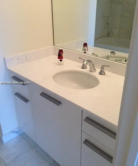 1060 Brickell Ave #2305 — Photo 4