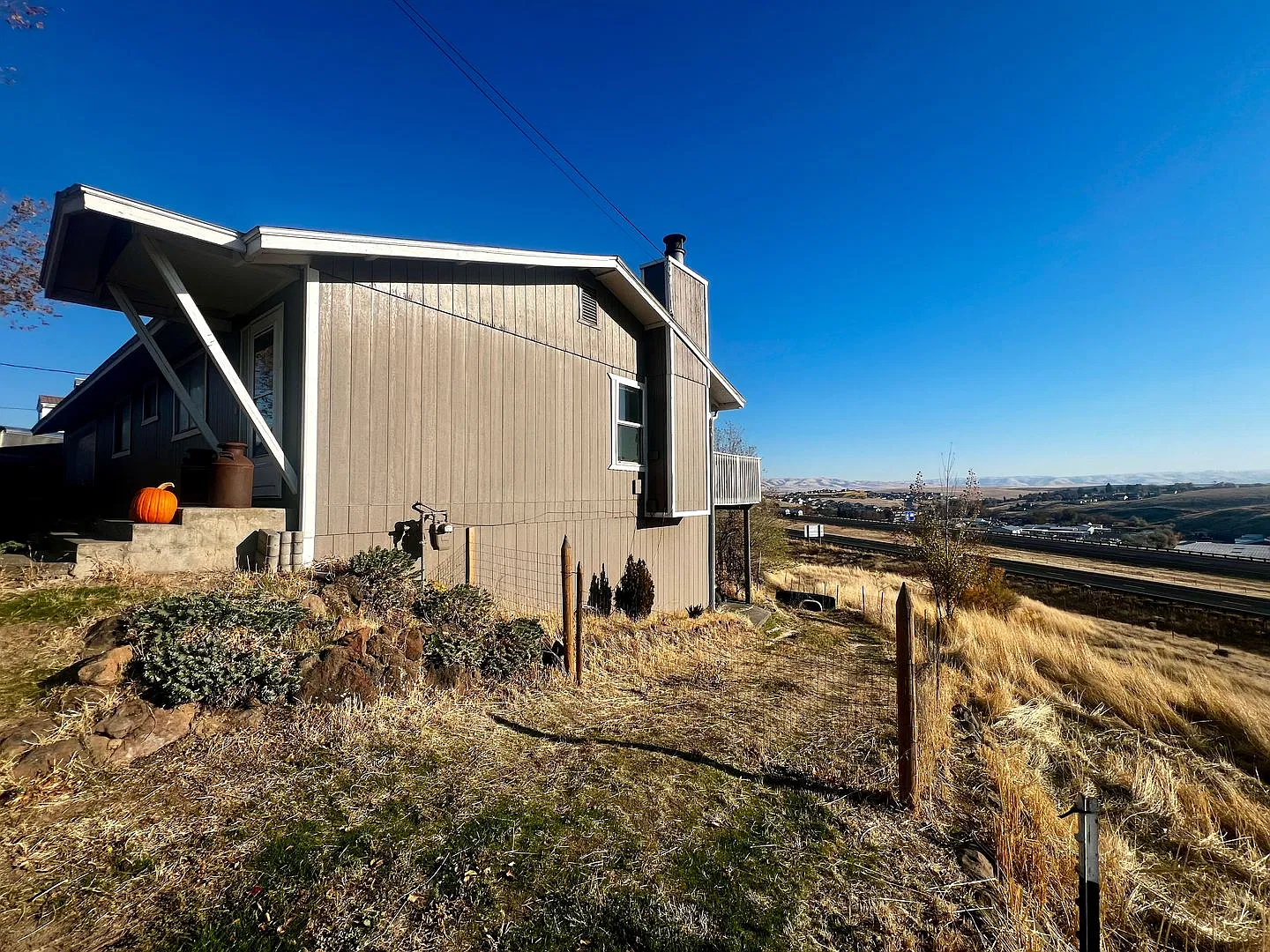 Large Home with Beautiful Views! — Photo 3