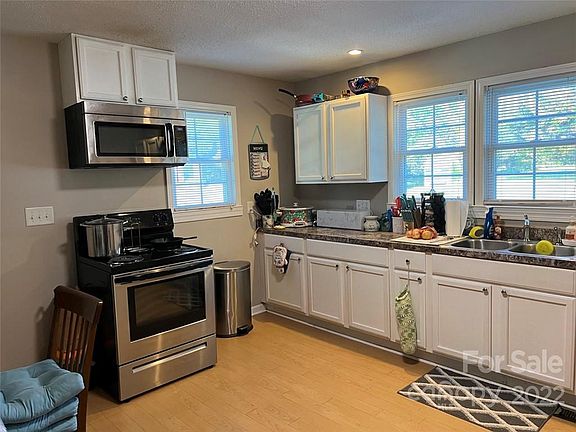 3rd image of 207 Hamilton Ave