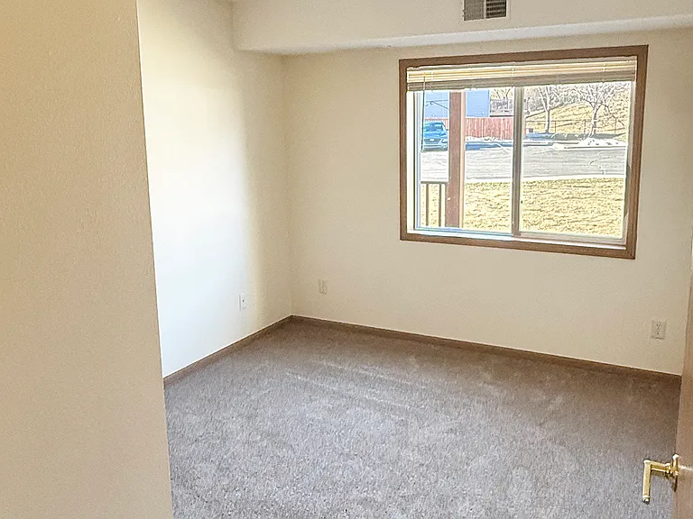 532 6th St SW #102 — Photo 9