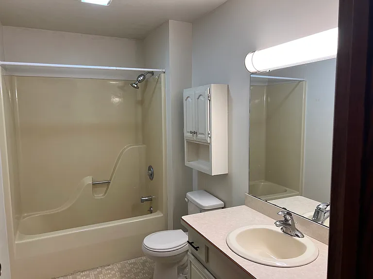 626 Plainfield Ct — Photo 8