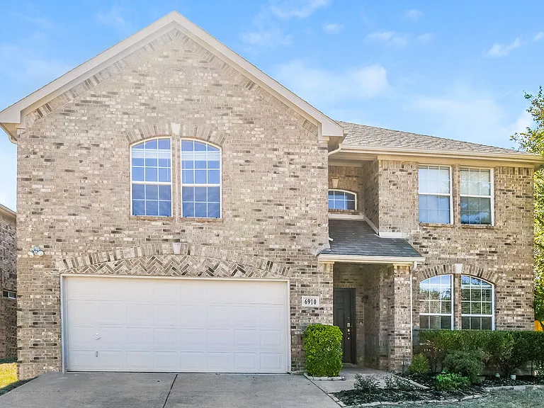 6910 Shore Breeze Ct — Photo 1