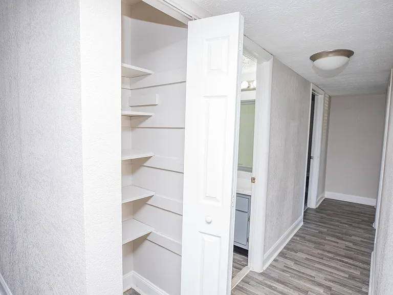 Oakview Landing Apartments — Photo 22