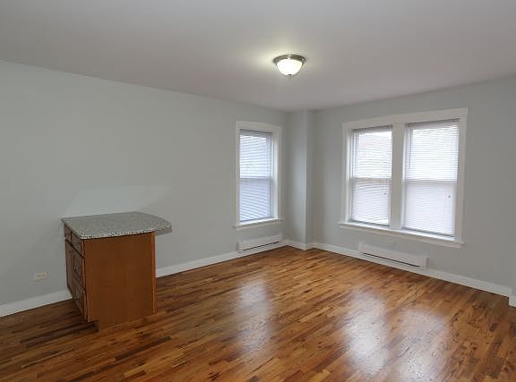 5th image of 7450 N Greenview Ave APT 31