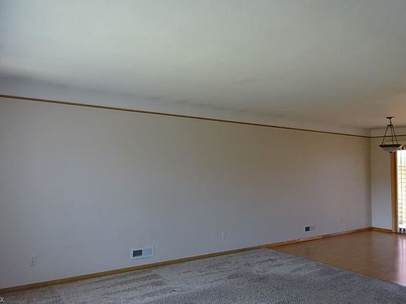 3rd image of 543 E Clearview Ave