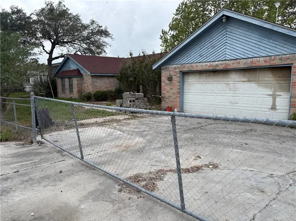 122 Saint Peter St, Rockport, TX 78382