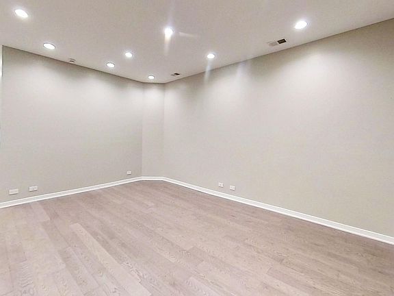 5th image of 670 N Clark St #4N