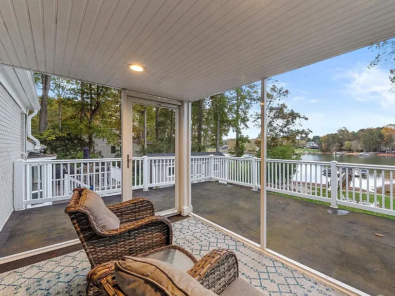 175 Woodstream Cir — Photo 36