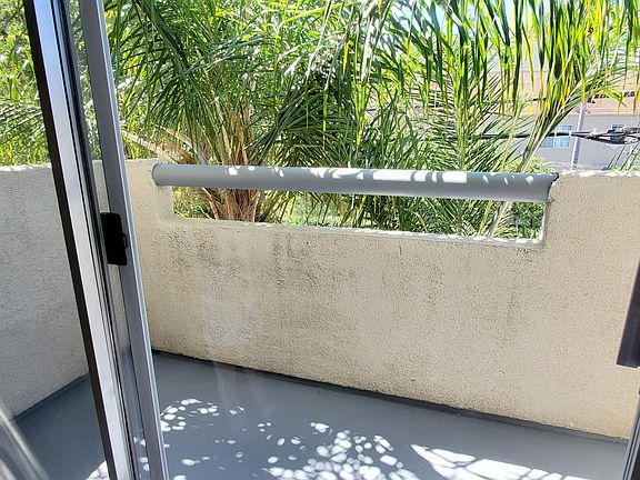 4th image of 860 S Ardmore Ave #202