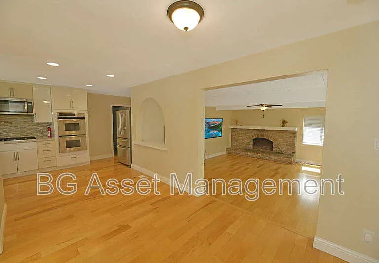 3830 Twin Oaks Way — Photo 2