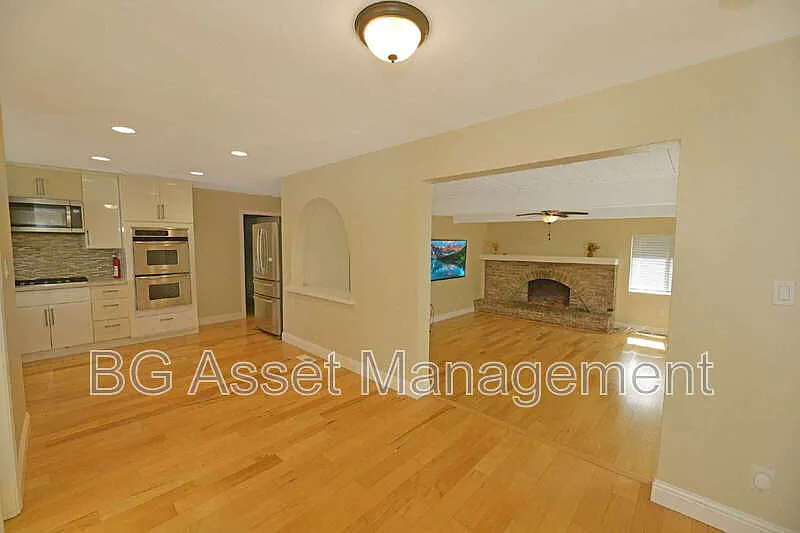 Building Photo - 3830 Twin Oaks Way