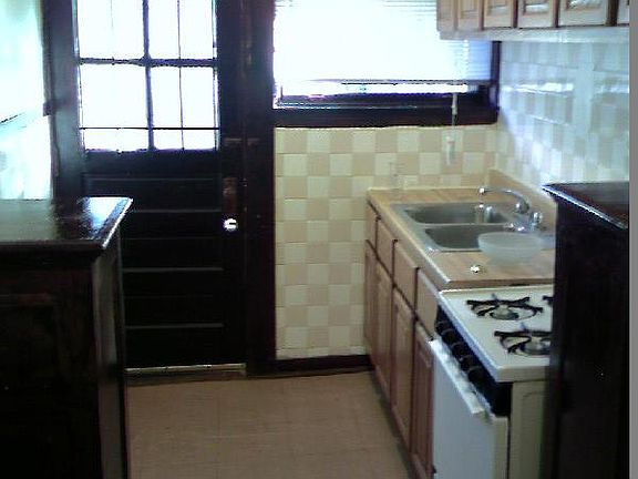 2nd image of 4006 W Cullom Ave Unit 1