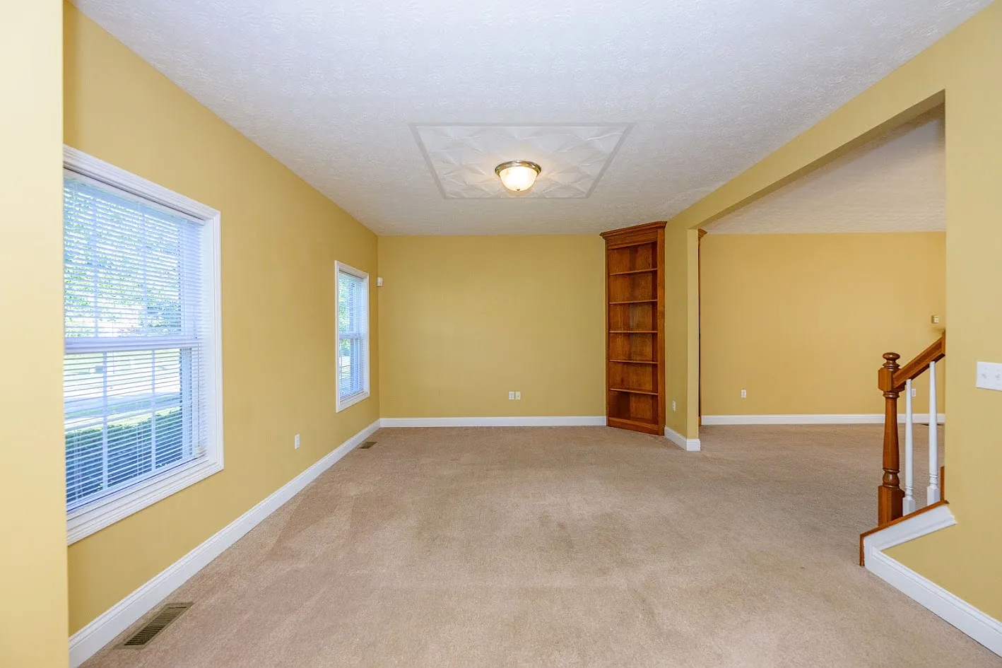 4 bed, 3.5 bath, 3300 sqft, $2,000 — Photo 3