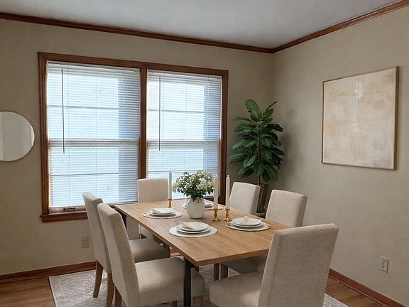 Dining Room (virtually staged)