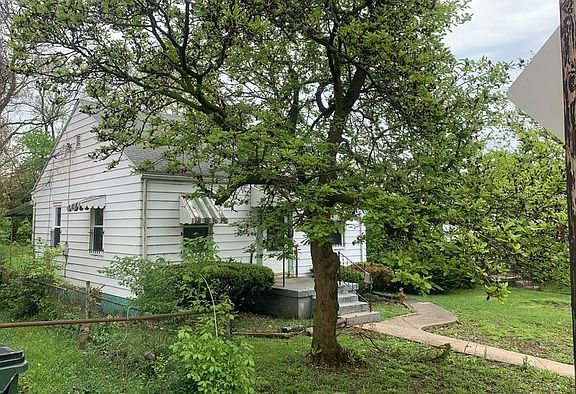 2nd image of 3509 W Hillcrest Ave