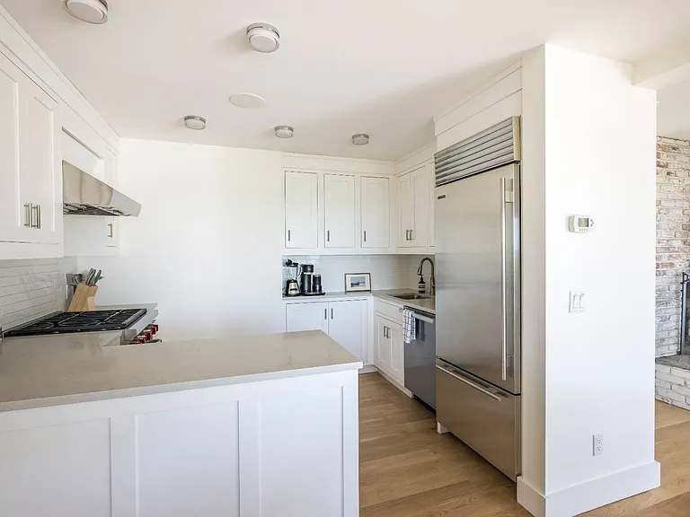 72 Shore Rd — Photo 7