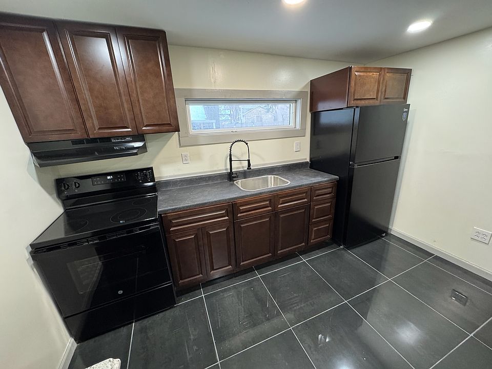 1st image of 6 Smith St #3
