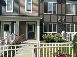 2215 24th St NW, Edmonton, AB T6T 1A6