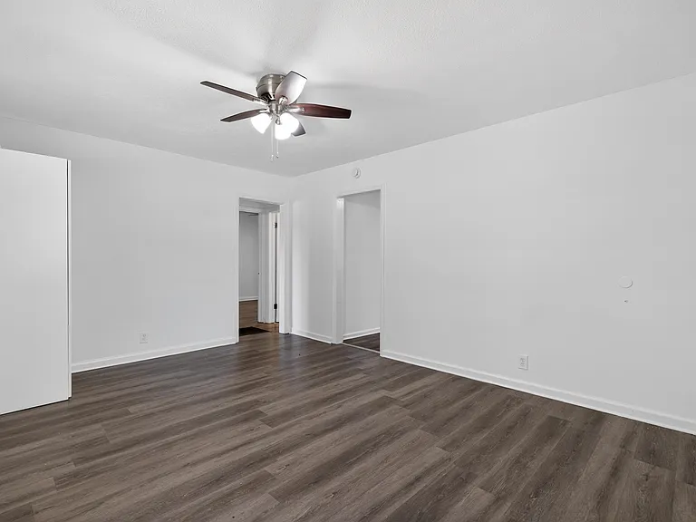 2036 McPherson Dr — Photo 9