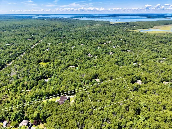 28 Edwards Hole Rd, East Hampton, NY 11937