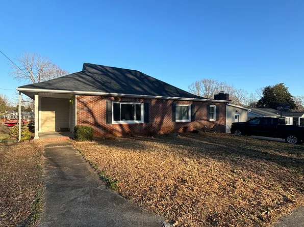 107 S Poplar Ave, Landrum, SC 29356