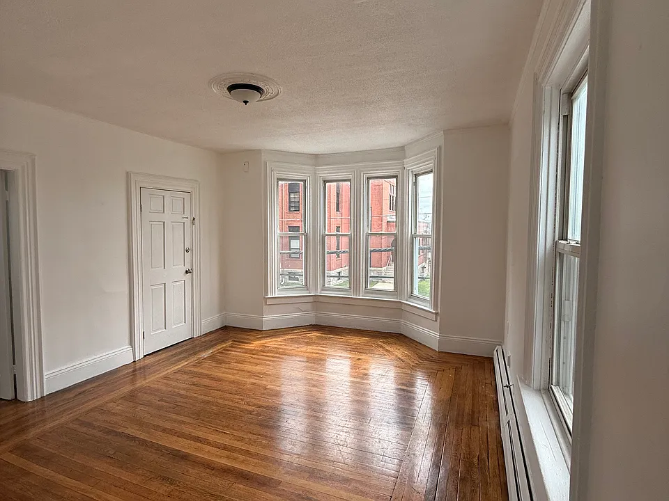 2 bed, 1.0 bath, 800 sqft, $1,695