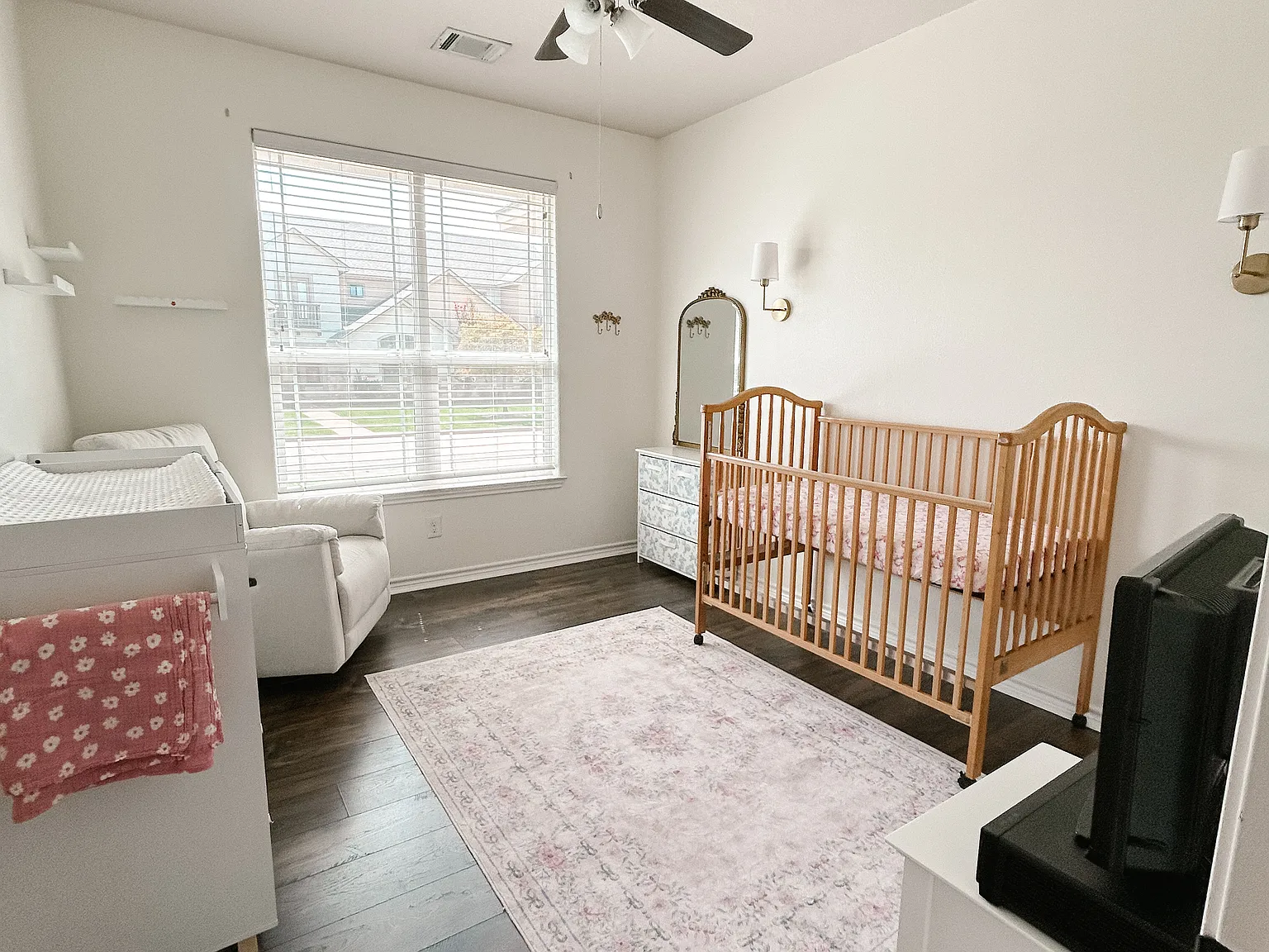 3 bed, 1321 sqft, $1,850 — Photo 4