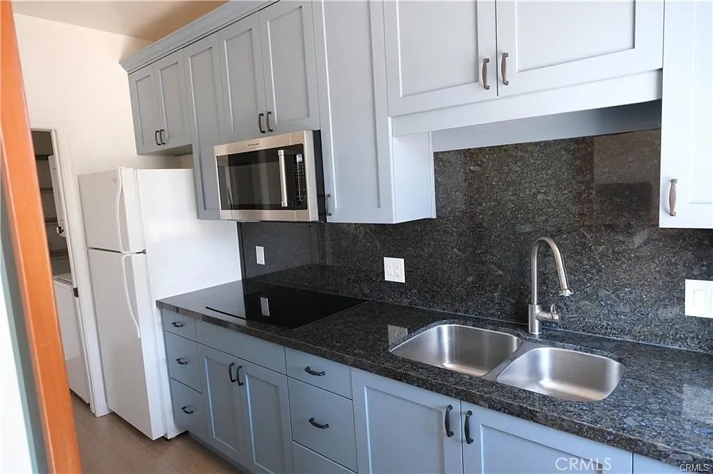 1 bed, 680 sqft, $2,200 — Photo 2