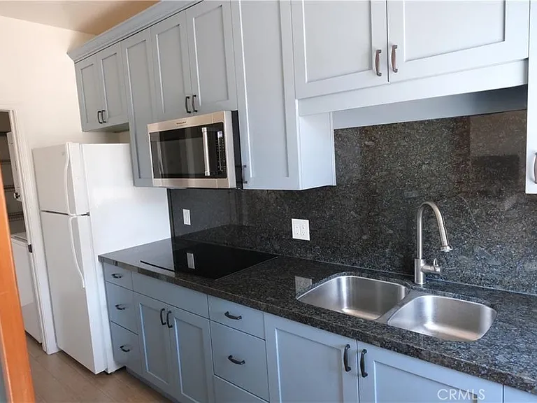 1955 Las Lomitas Dr — Photo 2