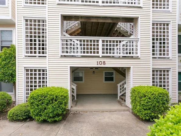 108 Lantana Ln APT 29, Hampton, VA 23669