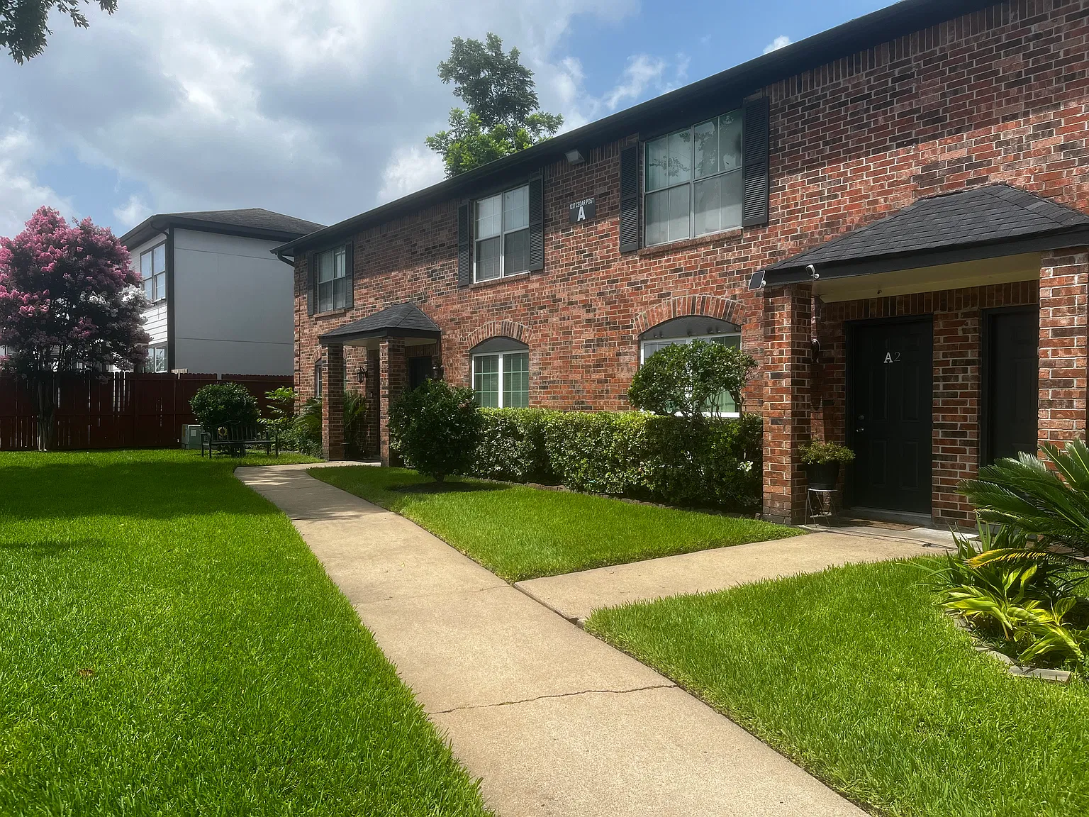 3 bed, 1100 sqft, $1,650 — Photo 2