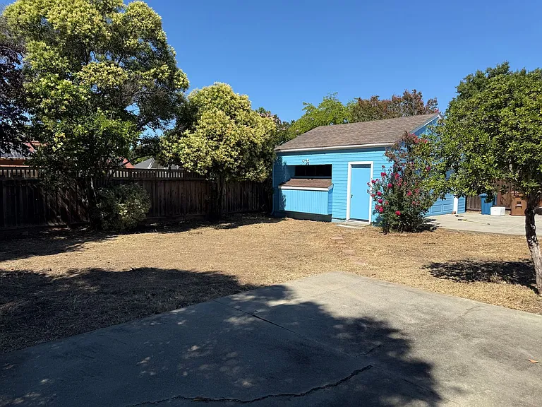 261 Gregory Ln — Photo 23