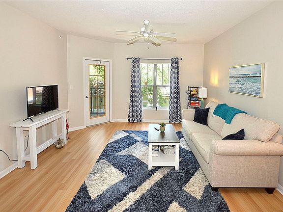 3rd image of 5060 Fairways Cir APT F204