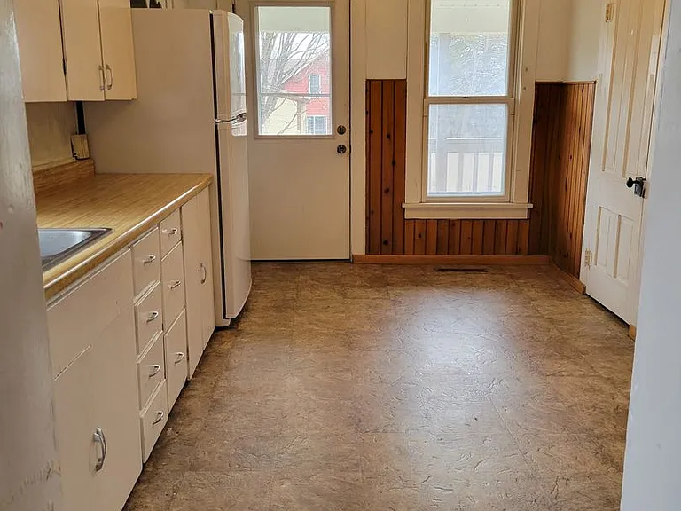 533 W Kinne St — Photo 10