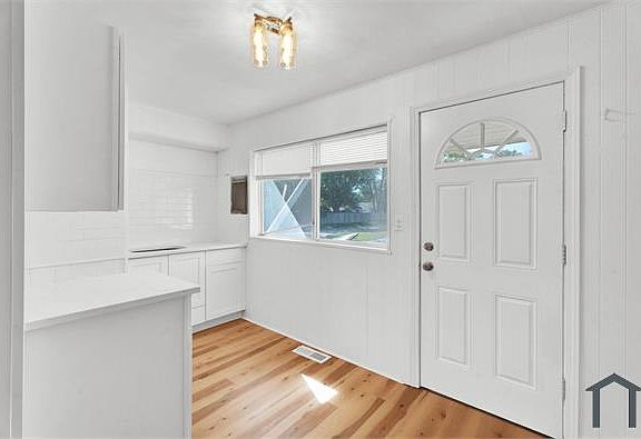 4th image of 33023 Alamo Ct