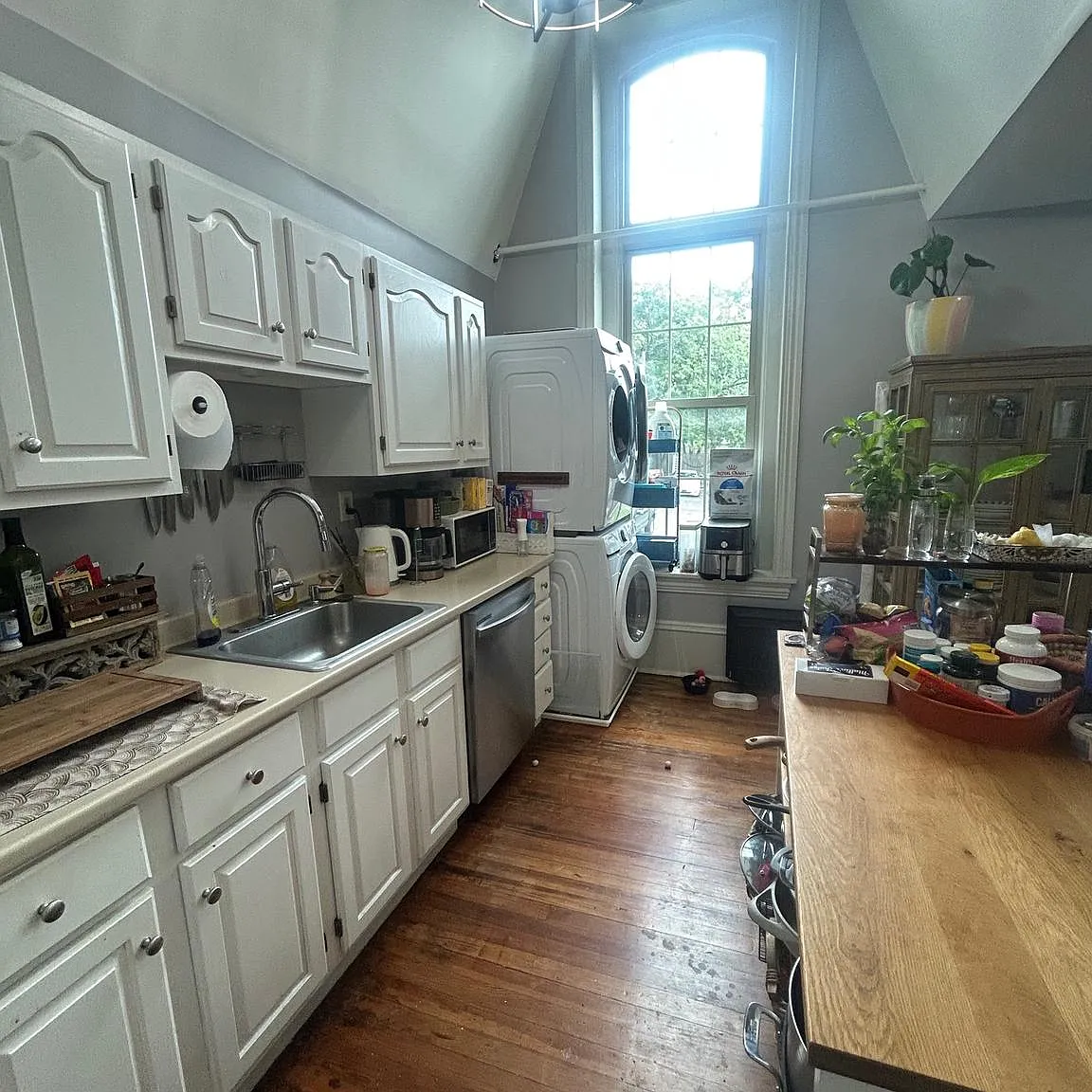 1 bed, 1.0 bath, 800 sqft, $1,695 — Photo 1