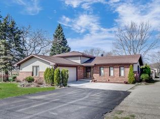 921 S Schoolhouse Rd, New Lenox, IL 60451