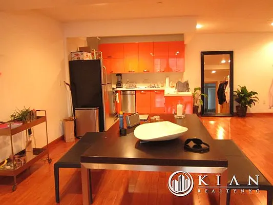Rented by Kian Realty | media 18
