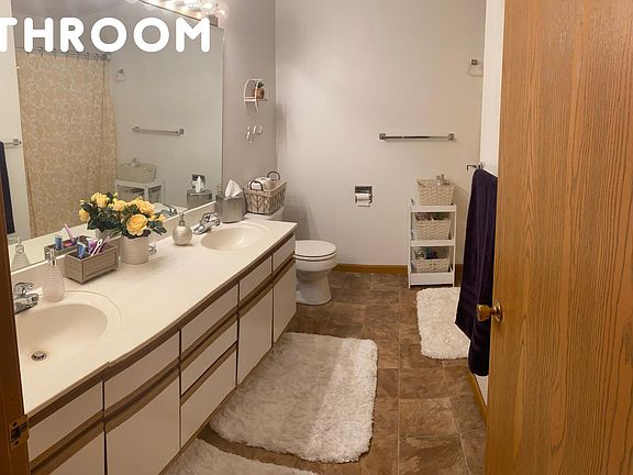 3rd image of 404 Chateau Royale Ct