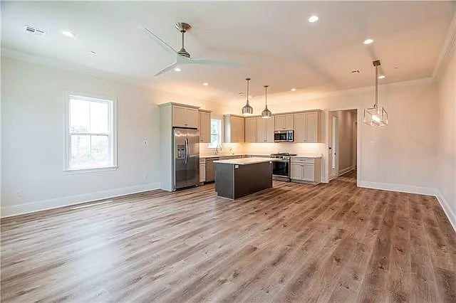 2 bed, 2.0 bath, 1452 sqft, $2,460 — Photo 4