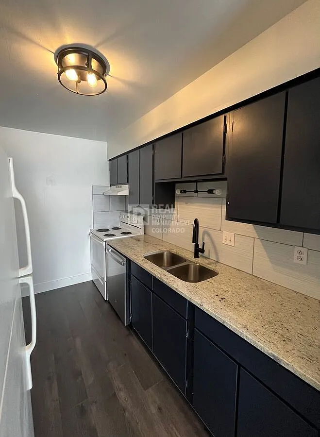 Building Photo - 30 Emery Way #3