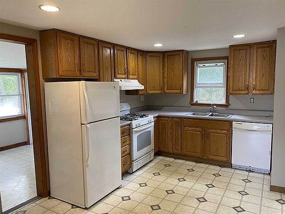 4th image of 631 Violet Ave