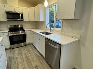 569 N 3rd St, Kalama, WA 98625