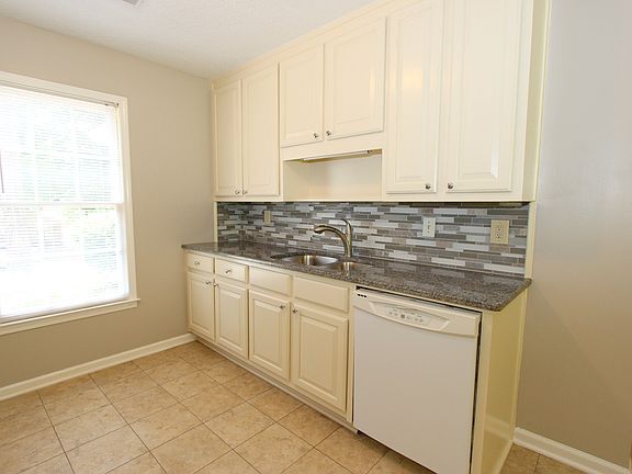5th image of 2219 Summertown Dr