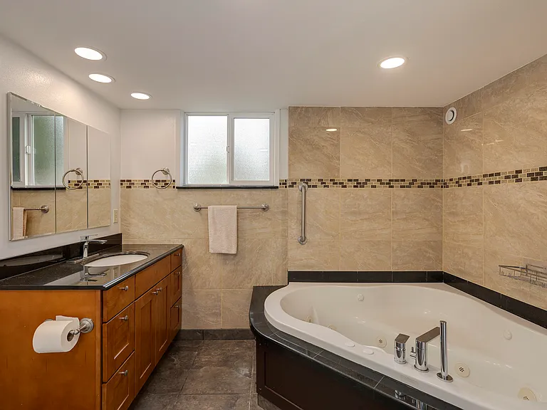 4909 SE Mason Ln — Photo 20