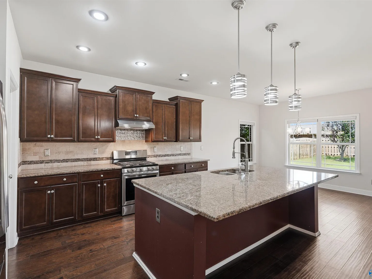 5 bed, 3.5 bath, 3476 sqft, $3,000 — Photo 1