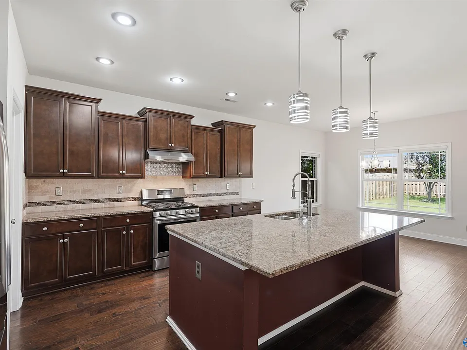 3011 Magnolia Leaf Cir SE