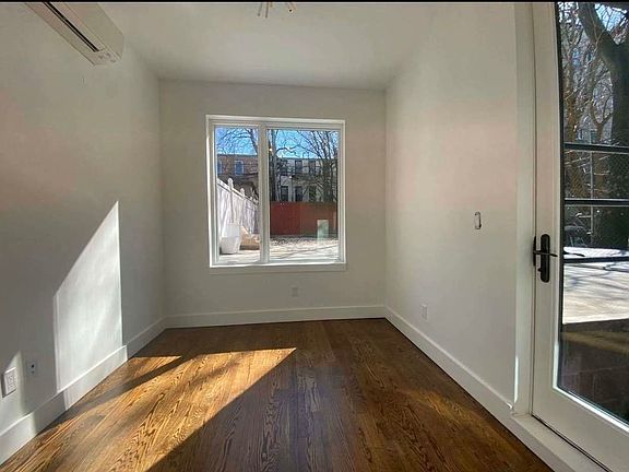 4th image of 196 Scholes St APT 1