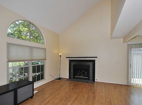 2nd image of 1066 N Knollwood Dr